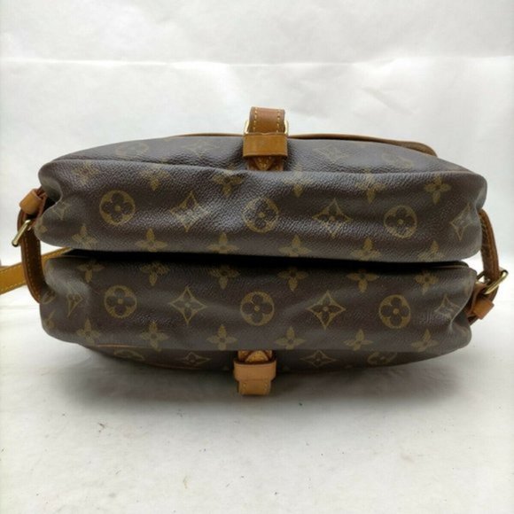 Authentic Louis Vuitton Saumur 30 Crossbody Bag - Picture 4 of 10